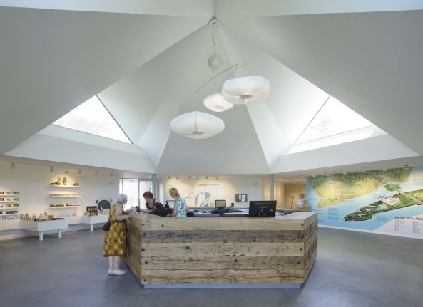 Erdaufsch�ttung, earthwork, Biomasse, Bodenheizung, Museum, Pavillons, begr�ntes Dach, Pyramide, Insel, Biesbosch, Studio Marco Vermeulen, National Park, Nationalpark, Polder, polder, Deich, roof of gras, herbs, isolation, exhibition,  island, Insel