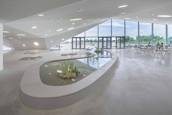 Erdaufsch�ttung, earthwork, Biomasse, Bodenheizung, Museum, Pavillons, begr�ntes Dach, Pyramide, Insel, Biesbosch, Studio Marco Vermeulen, National Park, Nationalpark, Polder, polder, Deich, roof of gras, herbs, isolation, exhibition,  island, Insel