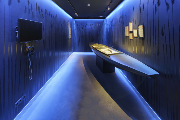 Erdaufsch�ttung, earthwork, Biomasse, Bodenheizung, Museum, Pavillons, begr�ntes Dach, Pyramide, Insel, Biesbosch, Studio Marco Vermeulen, National Park, Nationalpark, Polder, polder, Deich, roof of gras, herbs, isolation, exhibition,  island, Insel