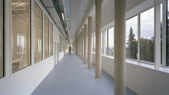 Sanatorium, Rationalismus, Mauerwerk, Riegel, f�nf Stockwerke, Architekturausbildung, Umbau, transformation, Du Besset-Lyon, Clermont Ferrand, Frankreich, ateliers, Sun, shadow, mirror, facade, steel structure