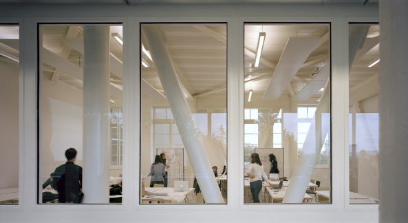 Sanatorium, Rationalismus, Mauerwerk, Riegel, f�nf Stockwerke, Architekturausbildung, Umbau, transformation, Du Besset-Lyon, Clermont Ferrand, Frankreich, ateliers, Sun, shadow, mirror, facade, steel structure