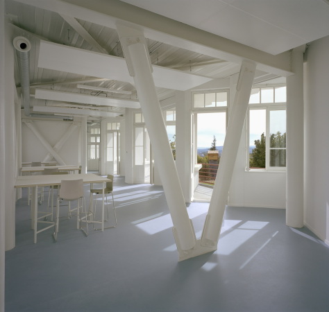 Sanatorium, Rationalismus, Mauerwerk, Riegel, f�nf Stockwerke, Architekturausbildung, Umbau, transformation, Du Besset-Lyon, Clermont Ferrand, Frankreich, ateliers, Sun, shadow, mirror, facade, steel structure