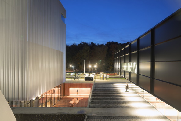 Kerkrade, Design, Museum, Grundsteinlegung, Europa, Europe, Gestaltung, Werkstatt, Planetarium, Shift Architecture Urbanism C-City, Cube, Columbus, 3-D Kino, OMA, Rem Koolhaas, W�rfel, German Red Dot, Cooper Hewitt, Smithsonian Design Museum, Fertigstellung, Umsetzung, Realisierung, 2015, Limburg, Museumsplein, Shift Architecture Urbanism, Netherlands, Niederlande, Rotterdam, Discovery Center Continium