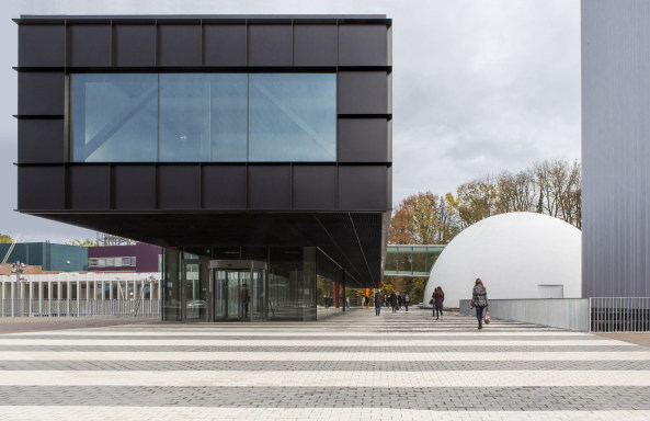 Kerkrade, Design, Museum, Grundsteinlegung, Europa, Europe, Gestaltung, Werkstatt, Planetarium, Shift Architecture Urbanism C-City, Cube, Columbus, 3-D Kino, OMA, Rem Koolhaas, W�rfel, German Red Dot, Cooper Hewitt, Smithsonian Design Museum, Fertigstellung, Umsetzung, Realisierung, 2015, Limburg, Museumsplein, Shift Architecture Urbanism, Netherlands, Niederlande, Rotterdam, Discovery Center Continium