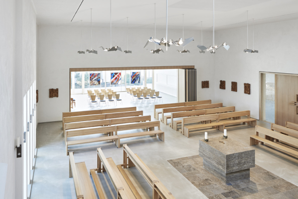 Kirche; Neubau; Oberursel; Steinbach; Kissler + Effgen Architekten; BDA; Spolien; Gemeindezentrum; gemeindesaal; Kirche mit Glockenturm; Dietmar Strau; St. Ursula; Katholische Gemeinde; Schrumpfung