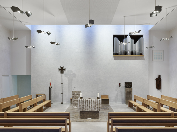 Kirche; Neubau; Oberursel; Steinbach; Kissler + Effgen Architekten; BDA; Spolien; Gemeindezentrum; gemeindesaal; Kirche mit Glockenturm; Dietmar Strau; St. Ursula; Katholische Gemeinde; Schrumpfung