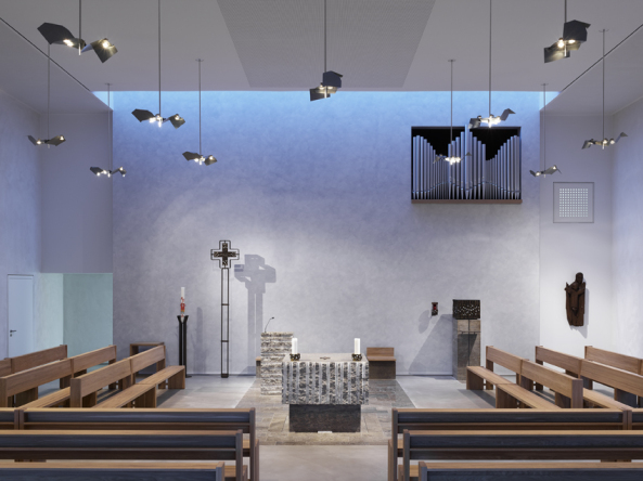 Kirche; Neubau; Oberursel; Steinbach; Kissler + Effgen Architekten; BDA; Spolien; Gemeindezentrum; gemeindesaal; Kirche mit Glockenturm; Dietmar Strau; St. Ursula; Katholische Gemeinde; Schrumpfung