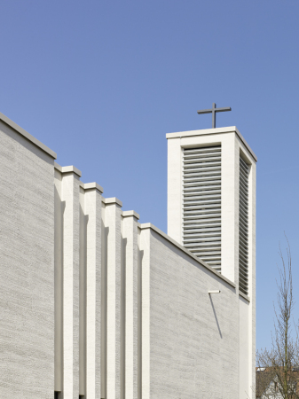 Kirche; Neubau; Oberursel; Steinbach; Kissler + Effgen Architekten; BDA; Spolien; Gemeindezentrum; gemeindesaal; Kirche mit Glockenturm; Dietmar Strau; St. Ursula; Katholische Gemeinde; Schrumpfung