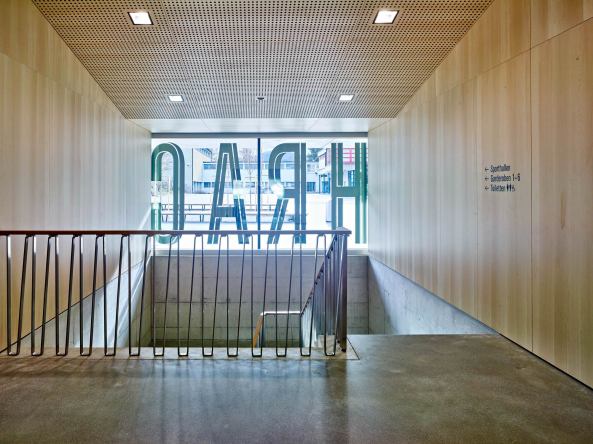 Sporthalle, Purismus, Moderne, Beton, Glas, reduziert, Proportionen, Tempel, Schweiz, Thurgau, Dreifachsporthalle, Sport und Architektur, Dreifachsporthalle in Aadorf, Graf Biscioni Architekten, Schweizer Sporttempel, Marc Graf und Roger Biscioni