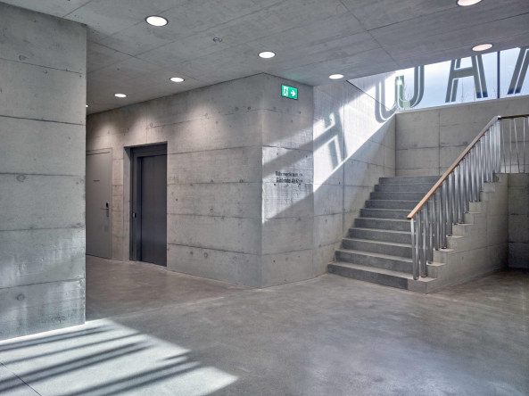 Dreifachhalle in Aadorf von Graf Biscioni Architekten