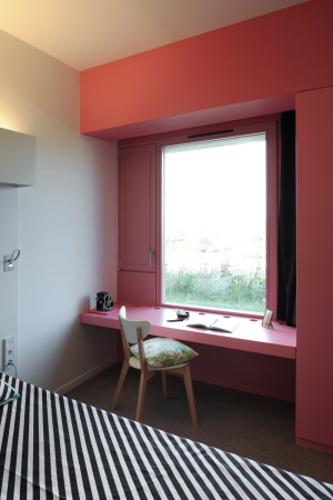 Farbe, Beton, Dominique Coulon et associes, Burgund, Seniorenresidenz, home for the aged, Burgund, Bourgogne, Schwarz, wei�, white, black, wings, yard, dramatic entrance