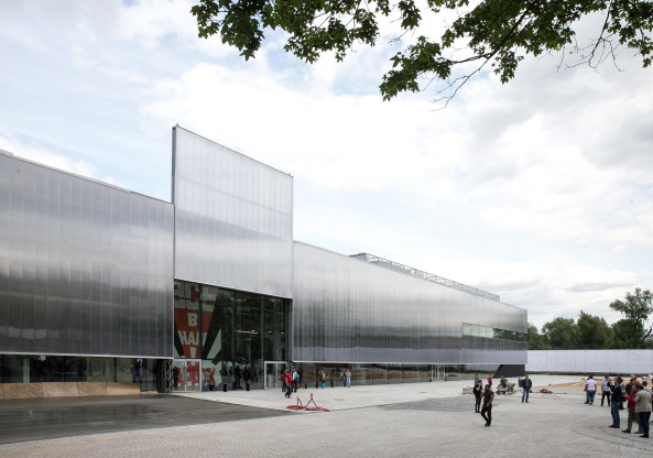 Das Architekturjahr 2015, Baunetz, Baunetz-Meldungen, News, Architekten, Architektur, Stephan Becker, Dina Dorothea Dnch, Daniel Felgendreher, Sophie Jung, Jeanette Kunsmann, Luise Rellensmann, Katharina Sommer, EZB, PRADA und die Antivilla, OMA; Stadtschloss Berlin, Museum am Ostwall, Tour Triangle, Herzog & de Meuron, Baunetzwoche, Best of Baunetz, Zaha Hadid, Frei Otto, Protzker Preis, Praemium Imperiale, Rckblick 2015, Das war 2015, SANAA, Damien Hirst, Caruso St John, HPP, Dreischeibenhaus, House for Essex, J. Mayer H. Architekten, Grimmwelt in Kassel, Aufbau-Haus Berlin, Antivilla von Arno Brandlhuber, Villa Alem, Valerio Olgiati, EZB, Coop Himmelb(l)au, Sprengel Museum Hannover, Garage Museum Gorki Park, Flussbad Berlin, Richtfest, Fassade, Beton, Neo-Brutalismus, gmp, Reinhold Messner, MoMA PS1, Andres Jaque, Serpentine Pavilion, SelgasCano