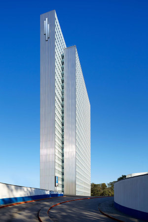 Das Architekturjahr 2015, Baunetz, Baunetz-Meldungen, News, Architekten, Architektur, Stephan Becker, Dina Dorothea Dnch, Daniel Felgendreher, Sophie Jung, Jeanette Kunsmann, Luise Rellensmann, Katharina Sommer, EZB, PRADA und die Antivilla, OMA; Stadtschloss Berlin, Museum am Ostwall, Tour Triangle, Herzog & de Meuron, Baunetzwoche, Best of Baunetz, Zaha Hadid, Frei Otto, Protzker Preis, Praemium Imperiale, Rckblick 2015, Das war 2015, SANAA, Damien Hirst, Caruso St John, HPP, Dreischeibenhaus, House for Essex, J. Mayer H. Architekten, Grimmwelt in Kassel, Aufbau-Haus Berlin, Antivilla von Arno Brandlhuber, Villa Alem, Valerio Olgiati, EZB, Coop Himmelb(l)au, Sprengel Museum Hannover, Garage Museum Gorki Park, Flussbad Berlin, Richtfest, Fassade, Beton, Neo-Brutalismus, gmp, Reinhold Messner, MoMA PS1, Andres Jaque, Serpentine Pavilion, SelgasCano