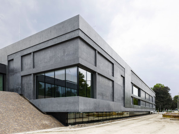 Das Architekturjahr 2015, Baunetz, Baunetz-Meldungen, News, Architekten, Architektur, Stephan Becker, Dina Dorothea Dnch, Daniel Felgendreher, Sophie Jung, Jeanette Kunsmann, Luise Rellensmann, Katharina Sommer, EZB, PRADA und die Antivilla, OMA; Stadtschloss Berlin, Museum am Ostwall, Tour Triangle, Herzog & de Meuron, Baunetzwoche, Best of Baunetz, Zaha Hadid, Frei Otto, Protzker Preis, Praemium Imperiale, Rckblick 2015, Das war 2015, SANAA, Damien Hirst, Caruso St John, HPP, Dreischeibenhaus, House for Essex, J. Mayer H. Architekten, Grimmwelt in Kassel, Aufbau-Haus Berlin, Antivilla von Arno Brandlhuber, Villa Alem, Valerio Olgiati, EZB, Coop Himmelb(l)au, Sprengel Museum Hannover, Garage Museum Gorki Park, Flussbad Berlin, Richtfest, Fassade, Beton, Neo-Brutalismus, gmp, Reinhold Messner, MoMA PS1, Andres Jaque, Serpentine Pavilion, SelgasCano