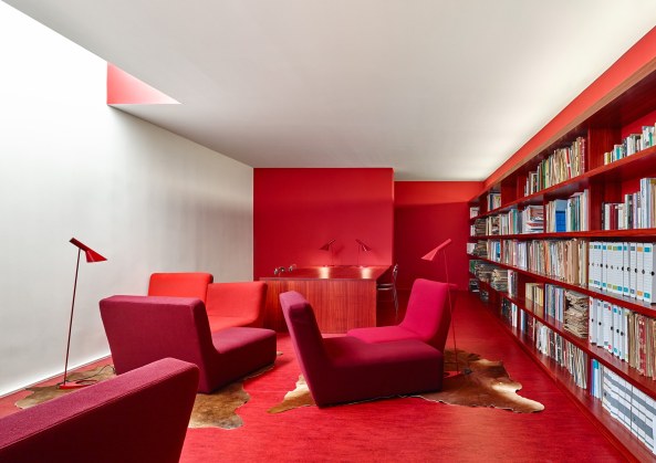 Dominique Coulon & Associ�s; Eugeni Pons; Henri Dutilleux Conservatoire of Music, Dance and Dramatic Arts; Belfort; Frankreich; Konservatorium; Musikschule; Tanzschule; Theaterschule; Neubau; Pollock; Drip Painting; Action Painting; Betonfassade; Marmoroptik