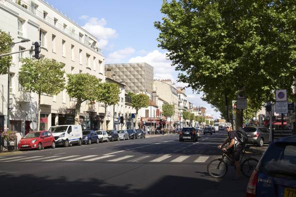Metallhlle, perforiert, perforated, Shell, metal, concrete, lateral conrete walls, Beton, Quader, Baulcke, Joinville-le-Pont, Lankry Architectes, Betonwnde, Tanzschule, Dancing school, slim, tower