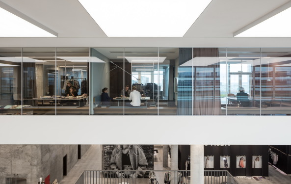 C.F. M�ller Architects, B�rogeb�ude, Neubau, Verwaltung, Superblock, Hochhaus, T�rme, corporate headquarters, HQ, Aarhus, C.F. M�ller Landscape, COWI, Vero Moda, Jack & Jones, Bestseller, fashion group, 400 bicycles, Fahrradtiefgarage, Fahrrad, B�ro, Grundriss, Modekonzern, Konzern, car park, Naturstein, Fassade, stone, 2015, indoor plaza, nachhaltig, energetisch, saving, enery, Denmark, danisk, D�nemark