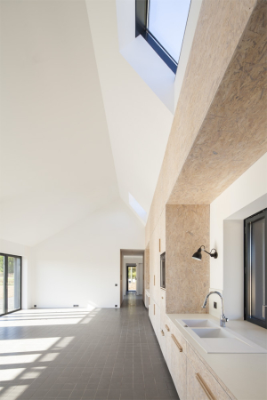 Metall, Maschinenl, Datscha, Hytte, Frankreich, Dordogne, Laurence Cheret, Landhaus, Tabakscheune, barn, wood, metall, machine oil, perforated metal, perforiert, french windows, terrasse, franzsische Fenster