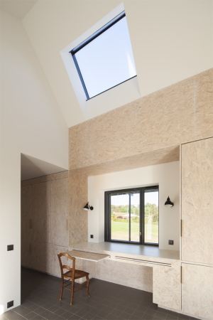 Metall, Maschinenl, Datscha, Hytte, Frankreich, Dordogne, Laurence Cheret, Landhaus, Tabakscheune, barn, wood, metall, machine oil, perforated metal, perforiert, french windows, terrasse, franzsische Fenster