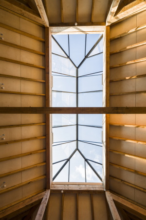 Werkstatt, Holz, 2015, 2016, Gebude, Neubau, new building, St James school, Schulgebude, Werkstattbau, workshop, wood, Ashford, Surrey, Church Rrd, Gareth Gardner, Douglas Fir timber, Douglasie, Fichte, England, Grobirtannien, great britain, southern england, timber-frame, Holrahmen, Holzrahmenbauweise, Squire and Partners, Holzkasten, Holzfassade, facade, Fertigstellung, open plan