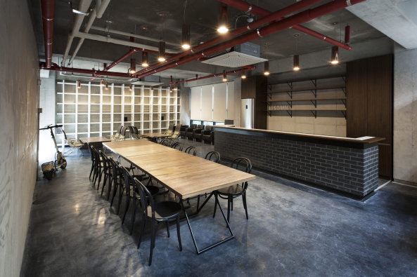 Kim Jaeyoon, Le Sixieme, Brogebude, 2016, Fertigstellung, Kim Jaeyoon, Seiko, Samjung, Bricks, Backstein, Ziegel, Beton, Concrete, Untergeschoss, Grundrisse, Korea, South Korea, office building, Gangnam Style, office building, Treppenhaus, dunkel, dster, edel, modern, Einfahrt, Tiefgarage, Uhr, Clock stairs, time and space, floors, Eonju-ro 126-gil,