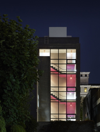 Kim Jaeyoon, Le Sixieme, Brogebude, 2016, Fertigstellung, Kim Jaeyoon, Seiko, Samjung, Bricks, Backstein, Ziegel, Beton, Concrete, Untergeschoss, Grundrisse, Korea, South Korea, office building, Gangnam Style, office building, Treppenhaus, dunkel, dster, edel, modern, Einfahrt, Tiefgarage, Uhr, Clock stairs, time and space, floors, Eonju-ro 126-gil,