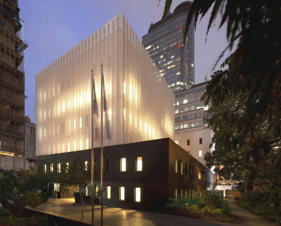 Franzsische Botschaft, Botschaft, Embassy, Jakarta, franzsisches Institut, Indonesien, Segond-Guyon Architectes, Institut, Patio, Sockelgeschoss, Sockel, Lichthof, Lavastein, Fassade