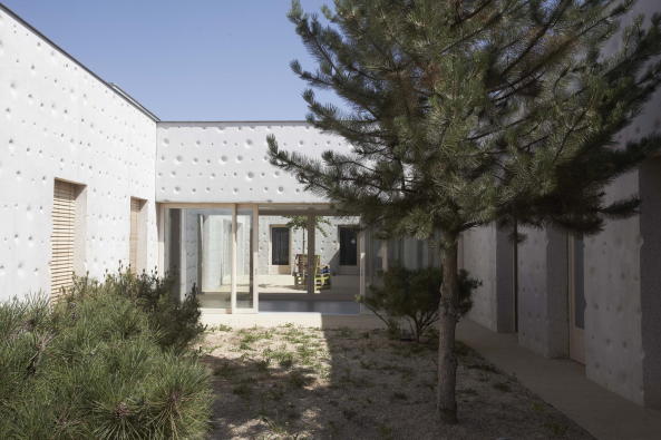 Frankreich, France, Dommartin-ls-Toul, Route Nationale 4, Maison dAccueil Spcialise pour pileptiques, M.A.S., Klinik, Rehaklinik, Beton, Mayanna von Ledebur, Meurthe-et-Moselle, epilepsy, Atelier Martel, soft, skin, haut, Oberflche, eingeschossig, Hfe, courtyards, Vorort, Ostfrankreich, clinic,