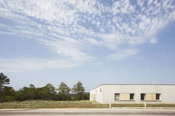 Frankreich, France, Dommartin-ls-Toul, Route Nationale 4, Maison dAccueil Spcialise pour pileptiques, M.A.S., Klinik, Rehaklinik, Beton, Mayanna von Ledebur, Meurthe-et-Moselle, epilepsy, Atelier Martel, soft, skin, haut, Oberflche, eingeschossig, Hfe, courtyards, Vorort, Ostfrankreich, clinic,