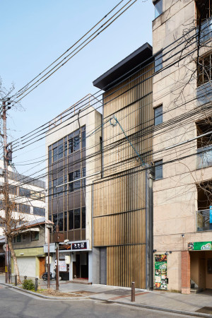 Kyoto, Japan, Bar, Fassade, Holz, Holzfassade, Treppe, Florian Busch Architects, Ponchoto, Beton, Stahl, baunetz, Architektur, Asien