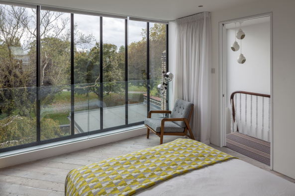 Don't Move, Improve in London, Erweiterung, extension, Anbau, Anbauten, Umbau, Winners Announced, Peter Murray, NLA, RIBA, Sanderson House by David Kohn Architects, Shepherd's Bush Extension by Studio 30, Amy Frearson, The Gables by Patalab Architecure, kleines Haus, Minihaus, 2016, 2015, Preisverleihung