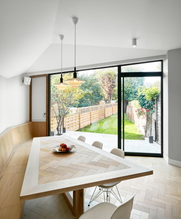 Don't Move, Improve in London, Erweiterung, extension, Anbau, Anbauten, Umbau, Winners Announced, Peter Murray, NLA, RIBA, Sanderson House by David Kohn Architects, Shepherd's Bush Extension by Studio 30, Amy Frearson, The Gables by Patalab Architecure, kleines Haus, Minihaus, 2016, 2015, Preisverleihung