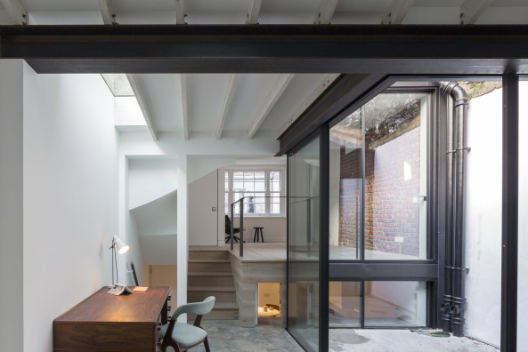 Don't Move, Improve in London, Erweiterung, extension, Anbau, Anbauten, Umbau, Winners Announced, Peter Murray, NLA, RIBA, Sanderson House by David Kohn Architects, Shepherd's Bush Extension by Studio 30, Amy Frearson, The Gables by Patalab Architecure, kleines Haus, Minihaus, 2016, 2015, Preisverleihung