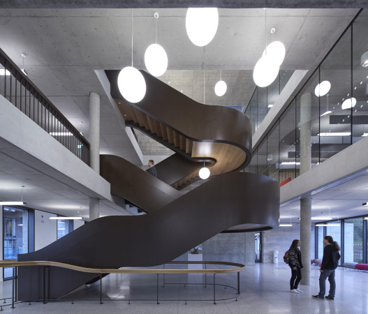 Beton, Brutalimus, Grobritannien, public research university, Patel Taylor, Essex, Wivenhoe Park, Anbau, Bestand, masterplan, lake, library, studend center,