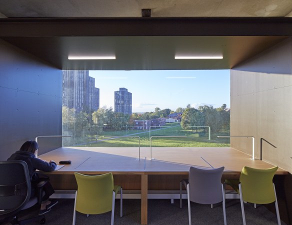 Beton, Brutalimus, Grobritannien, public research university, Patel Taylor, Essex, Wivenhoe Park, Anbau, Bestand, masterplan, lake, library, studend center,