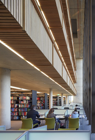 Beton, Brutalimus, Grobritannien, public research university, Patel Taylor, Essex, Wivenhoe Park, Anbau, Bestand, masterplan, lake, library, studend center,