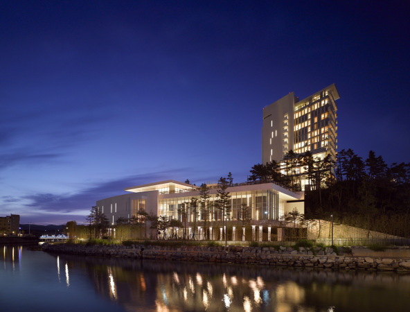 Metall, Beton, Glas, glass, aluminium curtain wall, stone, Aluminium Vorhang, Metallpaneele, concrete, hotel, Boutique Hotel, Sdkorea, South Korea, Richard Meier, James Corner Field Operations,