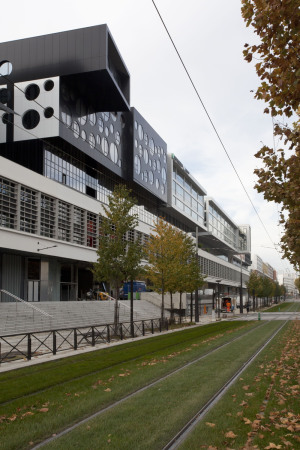 Christian de Portzamparc, ANMA, Brenac & Gonzalez & Associs, Gigon / Guyer, Stphane Maupin & Partners,Julien De Smedt Architects, Habiter autrement,FAA + XDGA, Raphalle Hondelatte & Mathieu Laporte Architectes,lAUC as, Franois Leclercq & Associs et Marc Mimram architecte, Studio Odile Decq, Kengo Kuma & Associates, Thierry Beaulieu, entrepot Macdonald,OMA, Sechzigerjahre, Parc de la Vilette, Paris, boulevard macdonald