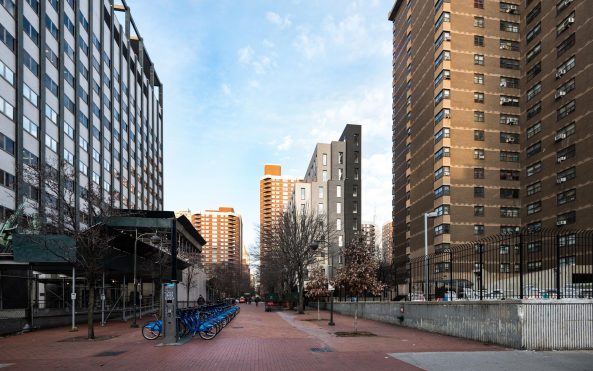 Mein Mikro-New York, Pilotprojekt f�r Miniwohnungen, G�nstig Wohnen in New York Miniapartments in Manhattan fertiggestellt, Carmel Place, Manhattan, nARCHITECTS, Container-Architektur, Low-Budget-Bauen, My Micro NY, adAPT NYC competition, New Housing, Monadnock Development, american architecture, Uniform Land Use Review Procedure, Baunetz, Baunetz-Meldungen, micro-units, Miniwohnungen, Prefabrication, baukosten, miete in new york, apartment wanted, New York City Miethorror, G�nstiges Wohnen, Modulbauweise, backstein, klinker, Turm