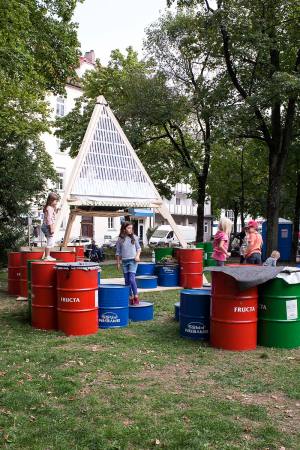 Matthias Lilienthal im Interview, Mnchner Kammerspiele, Mnchen, HAU Berlin, Hebbel am Ufer, Theater, Stadt, Architektur, architecture matters, Interview, Baunetz, Baunetz-Meldung, Bhnenbild, Volksbhne Berlin, Munich Welcome Theatre, Theater ohne Geld, Theater mit Geld, Shabbyshabby Apartments, Wohnungsfrage, Frank Castorf, Christoph Schlingensief, Cris Dercon, Macht des Theaters, Flchtlingsdebatte im Theater, Wer hat Angst vor Matthias Lilienthal, Theaterintendant, Theater heute, Casper Western Friedrich, Philippe Quesne, Bhne, Inszenierung und Raum, Jeanette Kunsmann, Interviews im Baunetz, Architektur und Theater