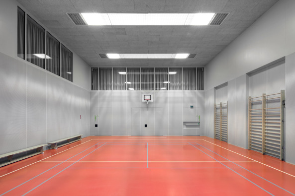 Afers, Pedevilla Architects, Brixen, Sdtirol, Kindergarten, Schule, Satteldach, Bergdorf, bauen in den Bergen, Bauen am Hang, baunetz, Architektur, Gebudeensemble