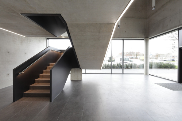 Werner-Bock-Strae 38, Bielefeld, 2015, Neubau, Backstein, Klinker, Aldi, Aldi Nord, Brogebude, Fertigstellung, Geschftsgebude, Innenstadt, Zentrum, Autohaus, Andreas Wannenmacher, Hans-Heinrich Mller, Wannenmacher Mller Architekten, Deutschland, Germany, Beton, Lampen, Light