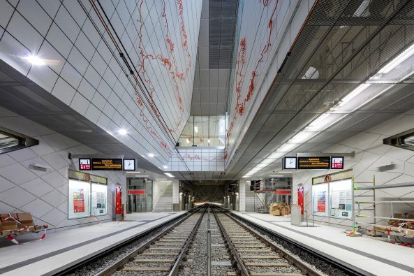 Wehrhahn-Linie, Wehrhahnlinie D�sseldorf, netzwerkarchitekten, Heike Klussmann, Wettbewerb, U-Bahnhof, D�sseldorf, Landeshauptstadt D�sseldorf, Heinrich-Heine-Allee, Wettbewerb, Tunnel, Kunst im Tunnel, Fritschi Architekten, Ralf Br�g, Ursula Damm, Manuel Franke, Enne Haehnle, Thomas Stricker, Kunst im �ffentlichen Raum, Kunst am Bau, Architektur und Kunst, Infrastruktur, Architektur in NRW, Kunst im Alltag, Farbe
