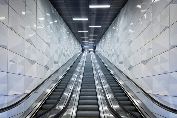 Wehrhahn-Linie, Wehrhahnlinie D�sseldorf, netzwerkarchitekten, Heike Klussmann, Wettbewerb, U-Bahnhof, D�sseldorf, Landeshauptstadt D�sseldorf, Heinrich-Heine-Allee, Wettbewerb, Tunnel, Kunst im Tunnel, Fritschi Architekten, Ralf Br�g, Ursula Damm, Manuel Franke, Enne Haehnle, Thomas Stricker, Kunst im �ffentlichen Raum, Kunst am Bau, Architektur und Kunst, Infrastruktur, Architektur in NRW, Kunst im Alltag, Farbe