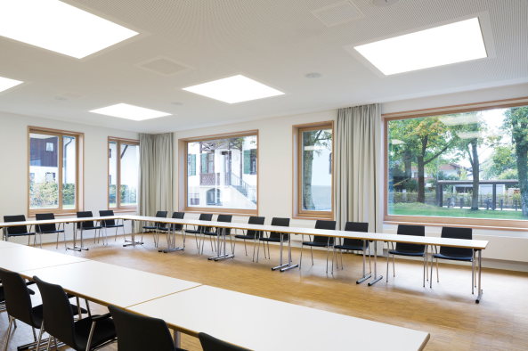 Landratsamt, Garmisch-Partenkirchen, Konzeptidee, Entwurf, Verwaltungsbau, Umsetzung, Realisierung, Leistungsphasen, klassisch, Neubau, 2015, 2016, Wettbewerb, Germany, Architecture, Bavaria, Bayern, Naturstein, Putz, Brandschutzkonzept, Sitzungssaal, Freibereich, Haupteingang, office building, town hall, Olympiastrae, Stefan Mller-Naumann, Schwinde Architekten