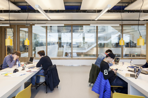 Unigebude von Paul de Ruiter in Rotterdam