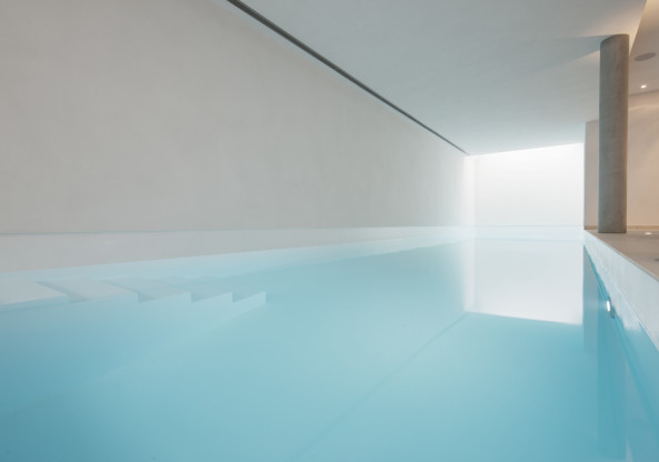 Wohnhaus von Bottega Ehrhardt in Stuttgart, Satteldach mit Pool, Fassade, Wohnhaus, Passivhaus, Baunetz, Baunetz-Meldungen, Haus K3, Suttgart Sonnenberg, Baurecht, Eternitplatten, Monolith, Bauen, Neubau, Hausbau, Eigenheim, Wohnen mit Schwimmbad, Architekt gesucht, Henning Ehrhardt und Giorgio Bottega, Schner Wohnen, Architekt Stuttgart, facade, house, small houses, best architects, gute Architektur, Architektur in Deutschland