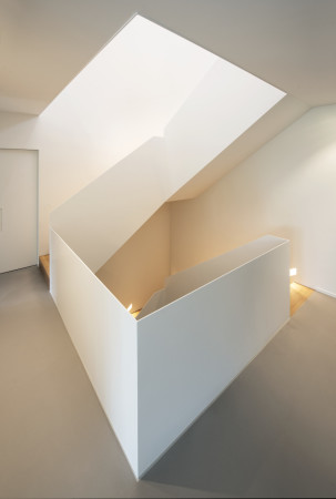 Wohnhaus von Bottega Ehrhardt in Stuttgart, Satteldach mit Pool, Fassade, Wohnhaus, Passivhaus, Baunetz, Baunetz-Meldungen, Haus K3, Suttgart Sonnenberg, Baurecht, Eternitplatten, Monolith, Bauen, Neubau, Hausbau, Eigenheim, Wohnen mit Schwimmbad, Architekt gesucht, Henning Ehrhardt und Giorgio Bottega, Schner Wohnen, Architekt Stuttgart, facade, house, small houses, best architects, gute Architektur, Architektur in Deutschland