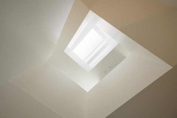 Wohnhaus von Bottega Ehrhardt in Stuttgart, Satteldach mit Pool, Fassade, Wohnhaus, Passivhaus, Baunetz, Baunetz-Meldungen, Haus K3, Suttgart Sonnenberg, Baurecht, Eternitplatten, Monolith, Bauen, Neubau, Hausbau, Eigenheim, Wohnen mit Schwimmbad, Architekt gesucht, Henning Ehrhardt und Giorgio Bottega, Schner Wohnen, Architekt Stuttgart, facade, house, small houses, best architects, gute Architektur, Architektur in Deutschland