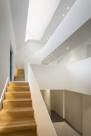 Wohnhaus von Bottega Ehrhardt in Stuttgart, Satteldach mit Pool, Fassade, Wohnhaus, Passivhaus, Baunetz, Baunetz-Meldungen, Haus K3, Suttgart Sonnenberg, Baurecht, Eternitplatten, Monolith, Bauen, Neubau, Hausbau, Eigenheim, Wohnen mit Schwimmbad, Architekt gesucht, Henning Ehrhardt und Giorgio Bottega, Schner Wohnen, Architekt Stuttgart, facade, house, small houses, best architects, gute Architektur, Architektur in Deutschland